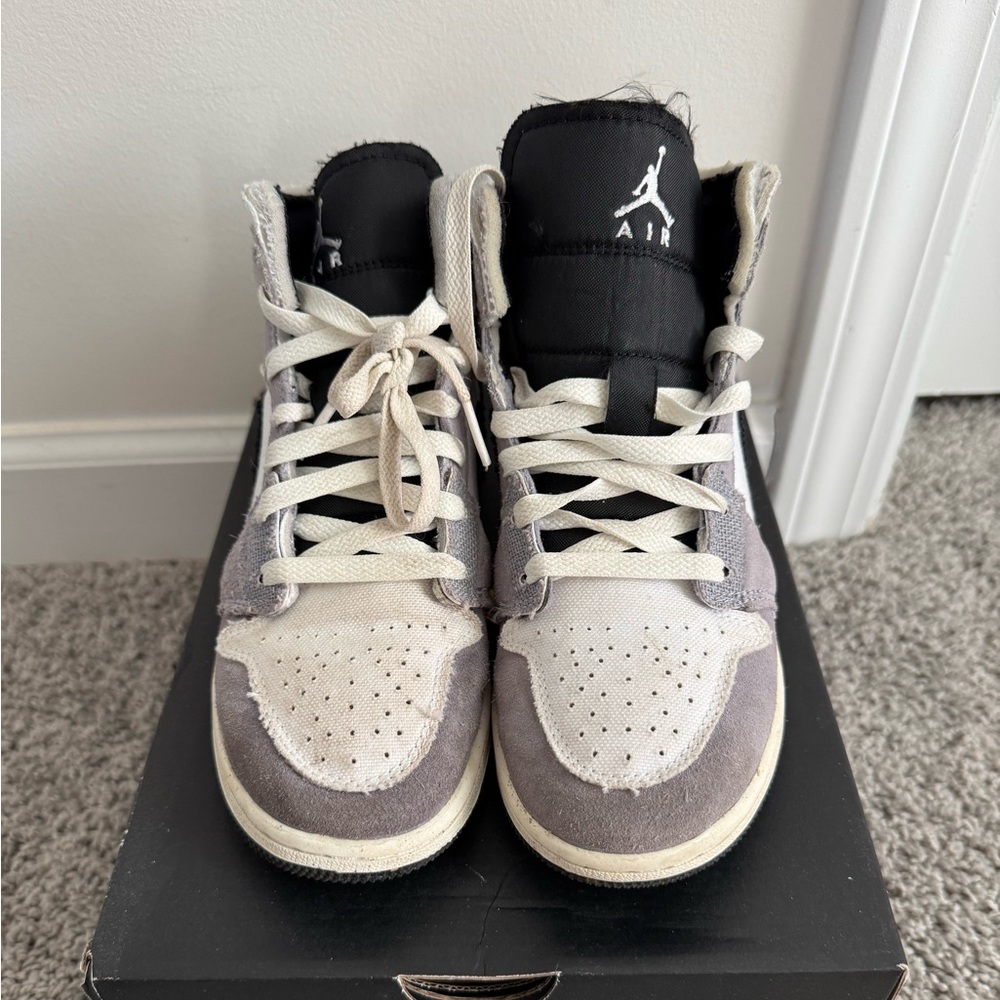 Kids Jordan 1 mid Sneakers - Black and Gray